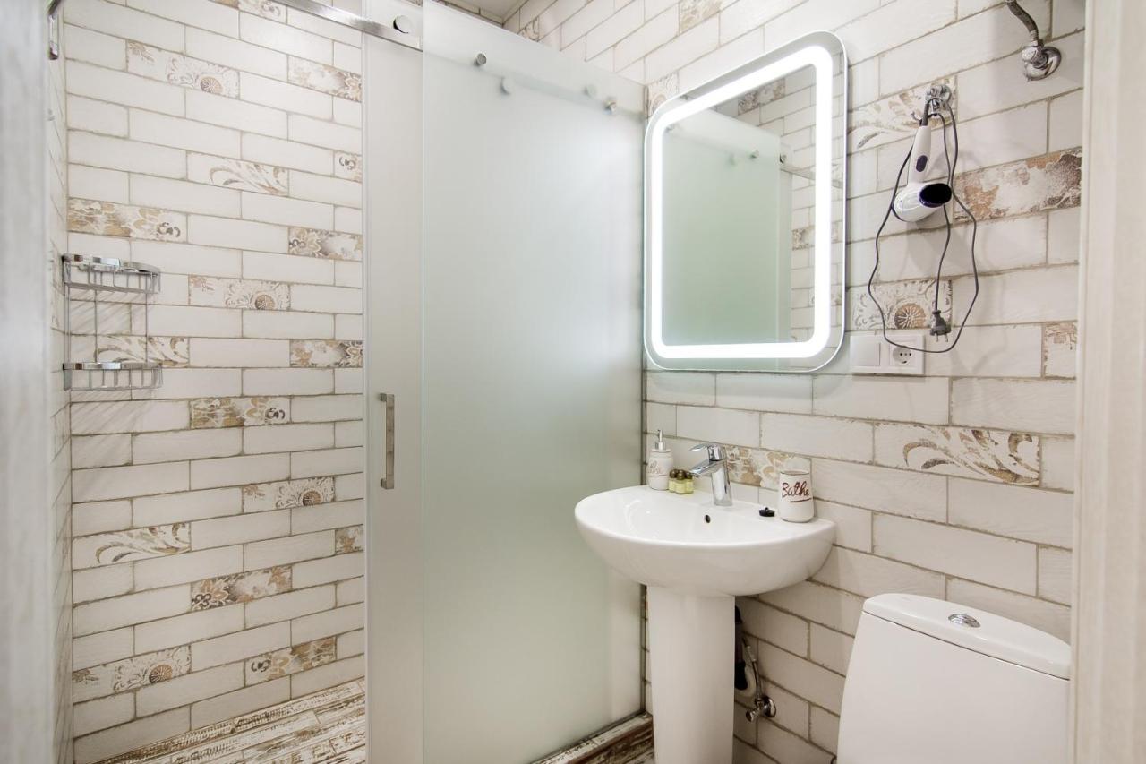 Art Apartments On Deribasovskaya Odessa Ngoại thất bức ảnh